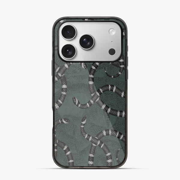 Black Snake Aesthetic Phone Case – Dark Y2K Reptile Pattern Cover